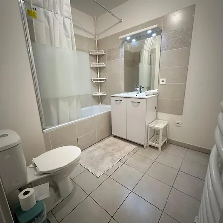 Large Flat Close To Paris With Free Parking Appartement Clamart